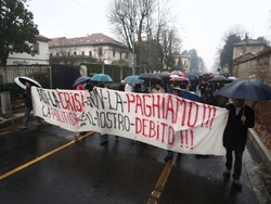 Governo/Berlusconi: Allargare maggioranza a singoli, non a Udc