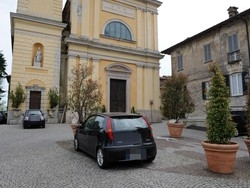 Il parroco stava dormendo I ladri gli svaligiano la casa