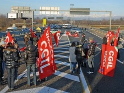 Globe Ground, nuova protesta Ma il futuro &egrave; sempre pi&ugrave; nero