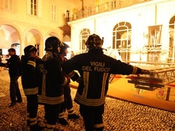 Ferita dal crollo di un palco a Varese La moglie di Binelli chiede risarcimento