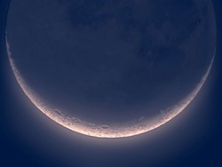 Stasera tutti col naso in aria Vedremo la luna che sorride