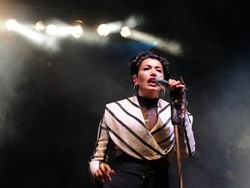 Nina Zilli fa Mina in tv <Con Panariello>