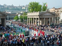 Sfilata di Mezza Quaresima e cinema A Bergamo un weekend colorato