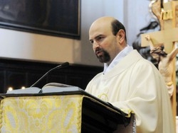 Don Marco, l’inchiesta si allarga Controlli fuori dall’oratorio