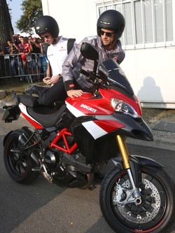 Moto/ Rossi: Yamaha scelga tra me e Lorenzo per il 2011