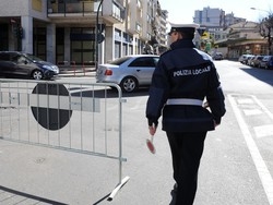 E ora &egrave; guerra all’aria-killer  Auto ferme e maxi ring