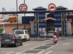 Cerca hostess per cimiteri E si “prenotano” in 350
