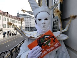 Le buche sulle strade e "Alitaglia"La crisi irrompe nel carnevale
