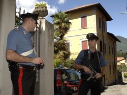 Bossi incontra gli agricoltoriMa i trattori non si fermano