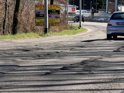 Incuria e strade grovieranella citt&agrave; dei Mondiali