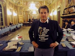 "Finiremo come gli indiani"Protesta leghista in consiglio
