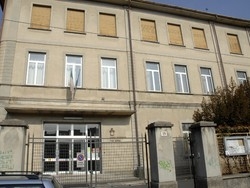 Appello del parroco di Biumo:"Non chiudete la scuola Cairoli"