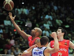Basket, la Cimberio volaA Sassari salta il Banco