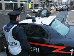 Picchia la mogliee finisce in manette
