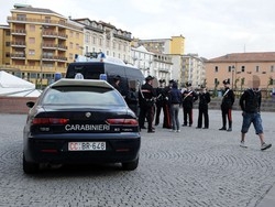 Dopo le scritte razzistascatta il giro di vite