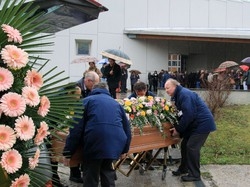Folla per l’addio a Elisa"Un esempio di amore"