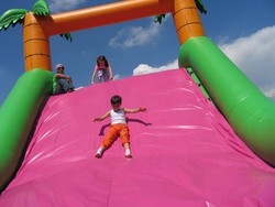 Giochi gonfiabili e mercatini:a Ponte S. P. la festa di primavera
