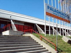 Braccio di ferro sullo sport"Il Palaghiaccio resti l&igrave;"