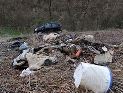Discarica continuaRifiuti&nbsp;pure a Masnago