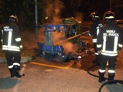 Cassonetti a fuocoTorna il piromane