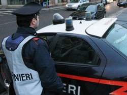 Personale in neroChiusi otto locali