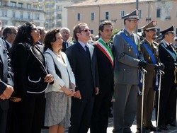 "Pi&ugrave; uniticontro la crisi"