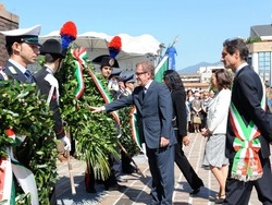 "Rimanere unitiper battere la crisi"