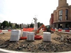 Varese, fontana dopo la statuaE in piazza &egrave; polemica
