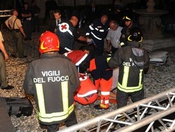 Crolla traliccio a Villa RecalcatiPaura e una donna ferita