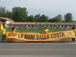 Varese, blitz sul lago"Troppo cemento"