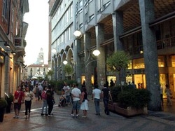 Busto e lo shopping seraleFormula degna di Riccione