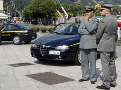 "In Ticino pedinati dai finanzieri"Insorge la Lega di Bignasca
