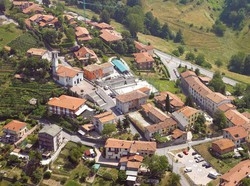 La chiesa di Azzonicarif&agrave; il look con la sagra