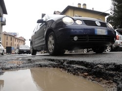 I gommisti confermano:"A Varese strade a pezzi"
