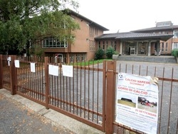 La rabbia di don Germanoper la chiusura della scuola