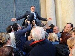 L’abbraccio di Varesea don Luca Violoni