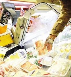 A Varese la crisi va in tavola
Ormai mangiamo cibi scaduti