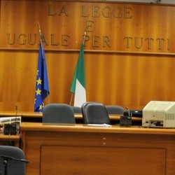 Abusavano della  bimba
Sotto accusa padre e amici