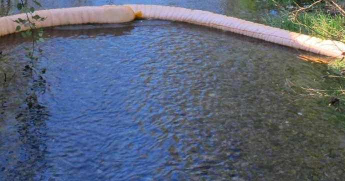 Allarme inquinamento: corsa per salvare il lago di Varese da 200 litri di nafta