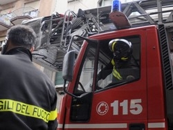 Allarme, treni bloccati
Ma erano bancali in fiamme