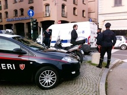 Aprono il van con i quattrini
Maxi furto in centro Varese