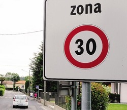 Arrivano le “zone 30” 
Le auto a passo d’uomo