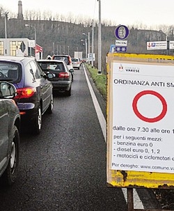 Assedio dei forconi
Varese paralizzata
Ed esplode la rabbia