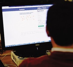 «Basta il commento a un post
e rischio di rivedervi in Aula»