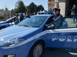Blitz della polizia nei locali
E fioccano multe e denunce