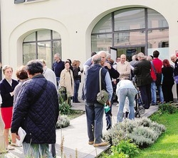 Caos tasse. In 300 si mettono in coda