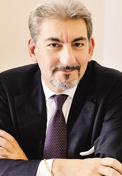 Cattaneo molla Berlusconi
E parte il valzer dei rimpasti
