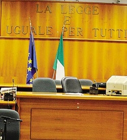 C’è la moglie perseguitata dall’ex
Ma anche una ex “finta-vittima”