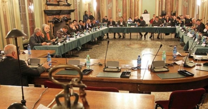 Centrodestra: è tutti contro tutti
E la Lega “bacchetta” pure i suoi