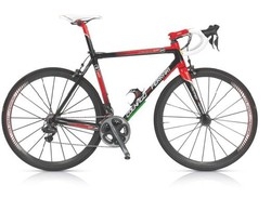 Una bicicletta ad alta tecnologia Da Colnago il modello &laquo;Ferrari&raquo;